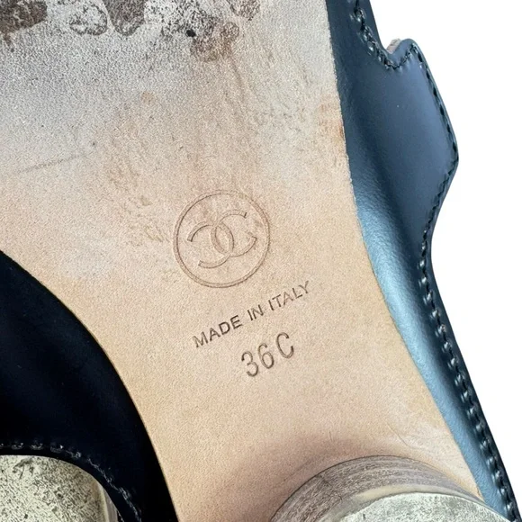 CHANEL Gold Leather Camellia Flower Toe Ring Sandals Made in Italy 36C - 6US - Picture 12 of 14